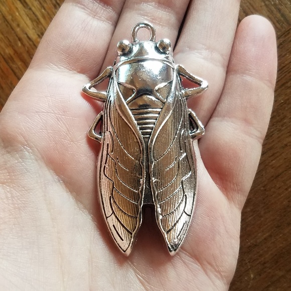 NWOT Silver Cicada Pendant - Picture 2 of 5